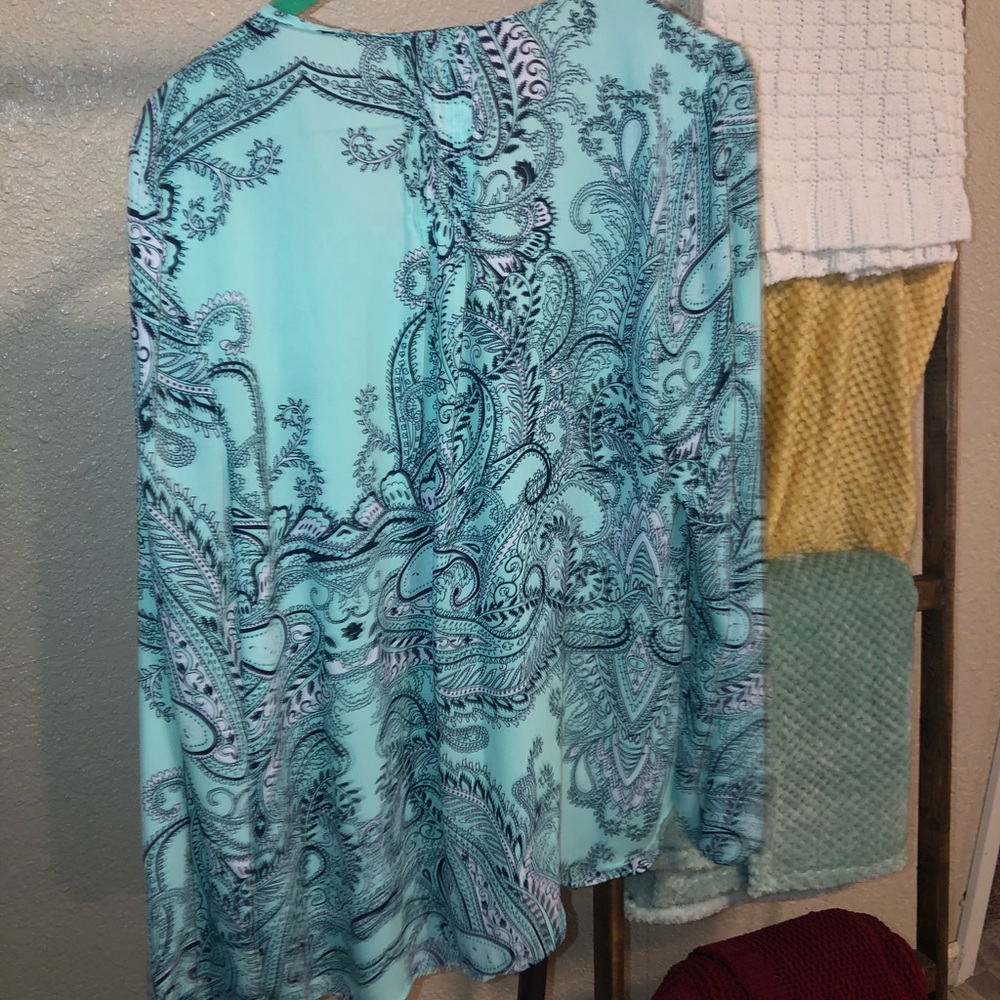 Banana republic green pattern top - Picture 2 of 3